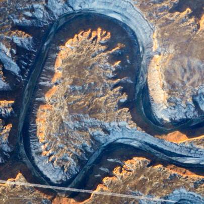 Un astronauta ha scattato questa fotografia del fiume Green -mentre torce su se stesso per tornare indietro - nello stato dell’ Utah (Usa) dalla Stazione Spaziale Internazionale il 22 gennaio 2014