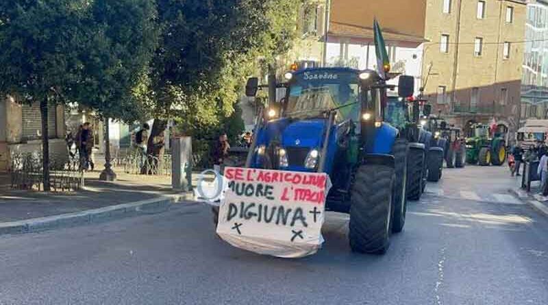 L’Italia si blocca: la rivolta di tir e trattori paralizza il Sud